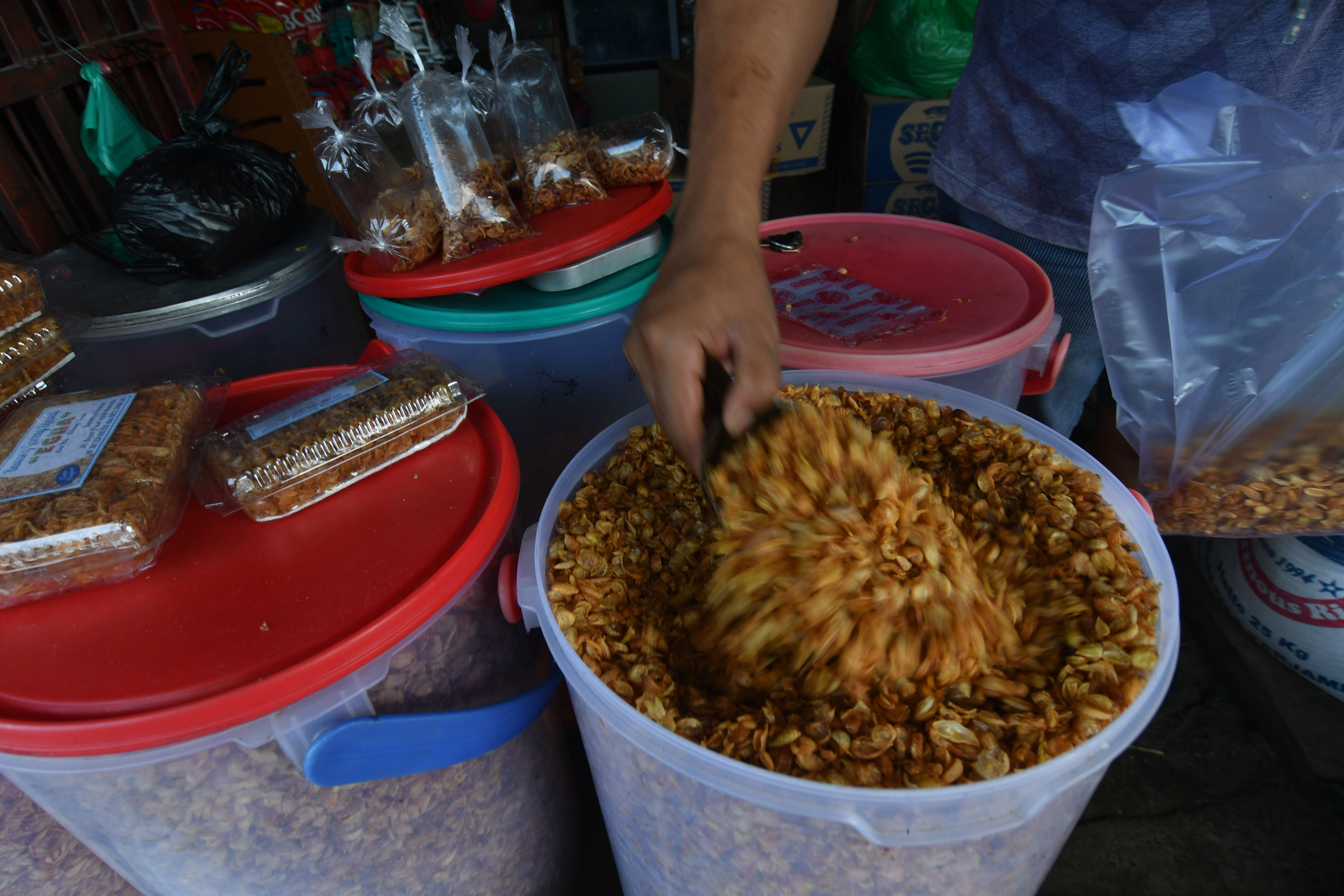 Petani Binaan UPLAND Project Ekspor Bawang Goreng ke Belanda