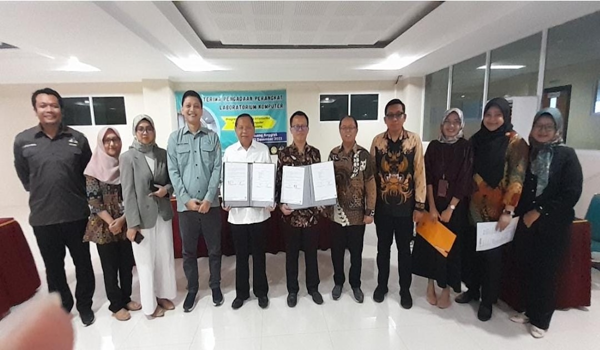 Pemberian hibah PKKM untuk Prodi TI npam