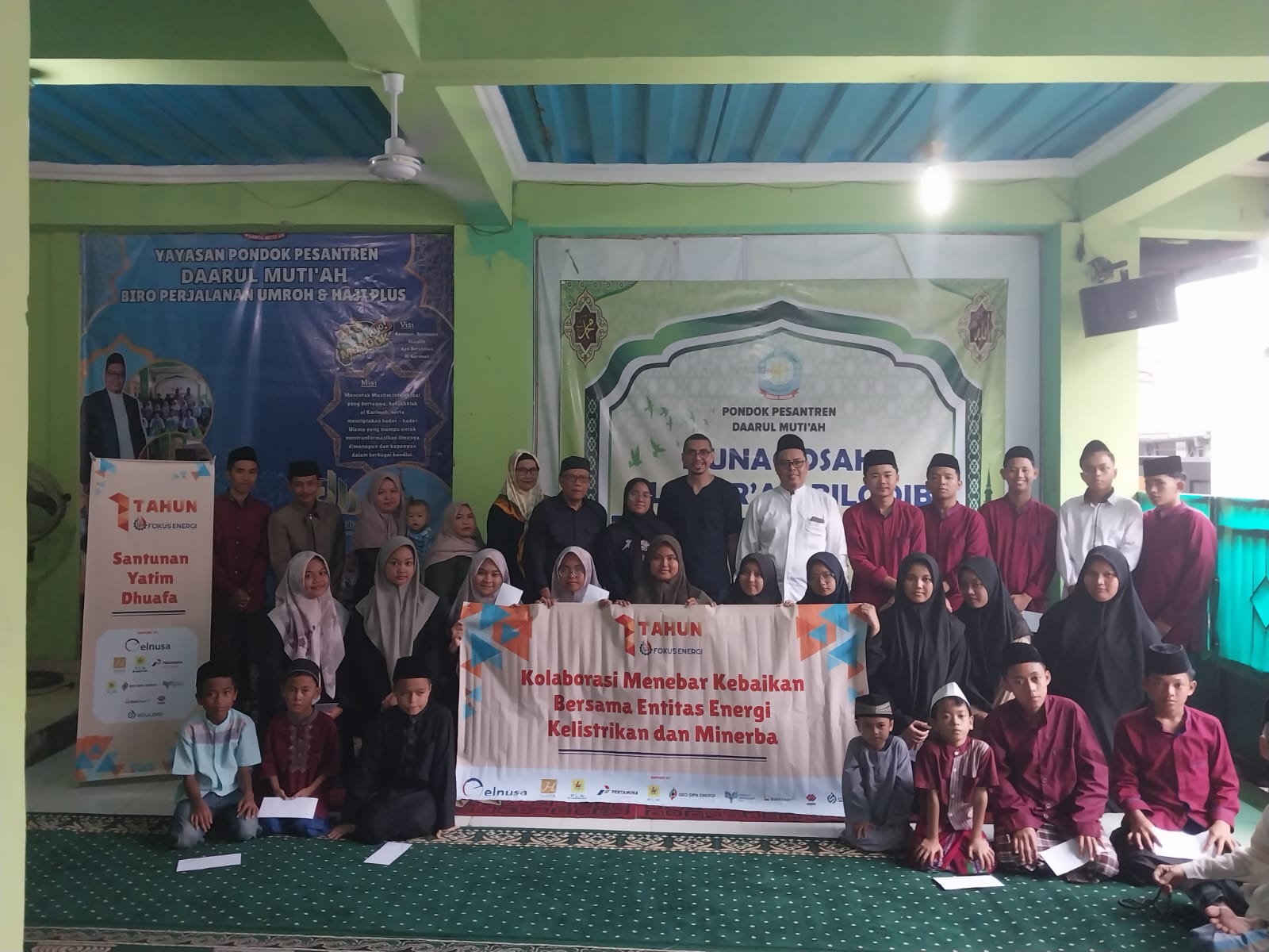 Penyerahan bantuan bagi Ponpes Daarul Muti’ah 