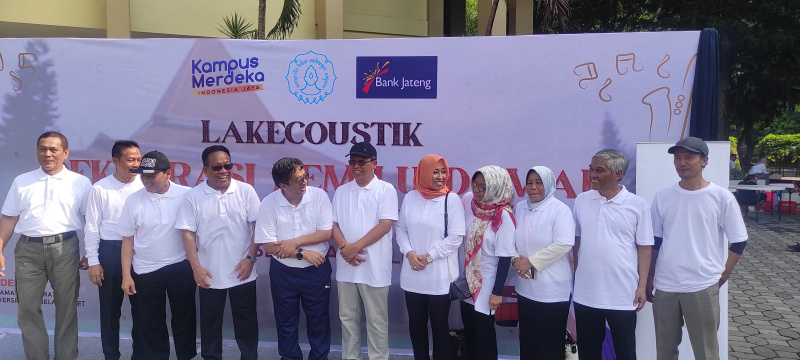 21 Rektor Universitas se-Solo Raya menggelar deklarasi Pemilu Damai di UNS, Jumat, 29 Desember 2023. 