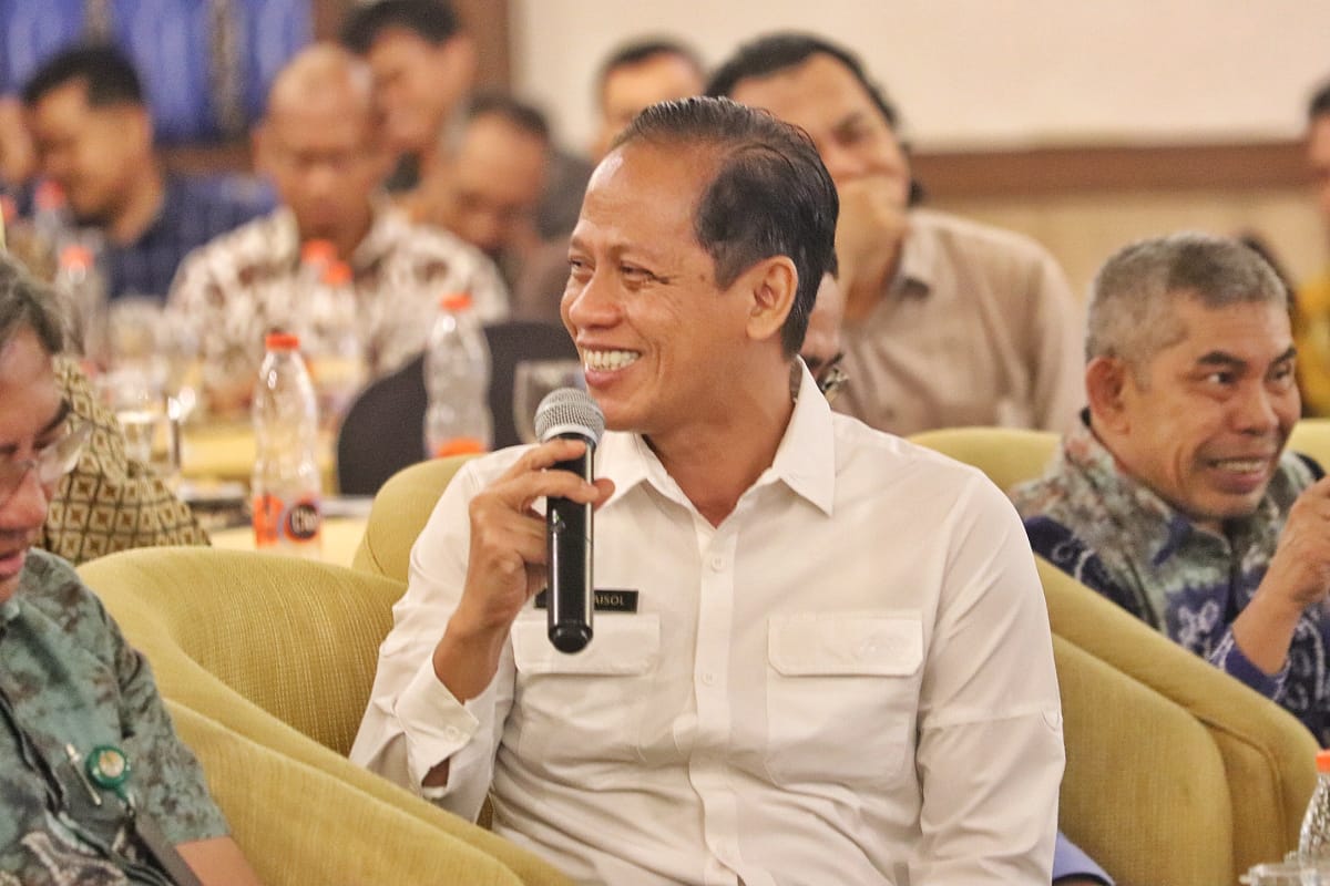 Dirjen Planologi Kehutanan dan Tata Lingkungan  Kementerian LHK, Hanif Faisol Nurofiq saat memberi arahan pada rakor PPKH di Kalsel