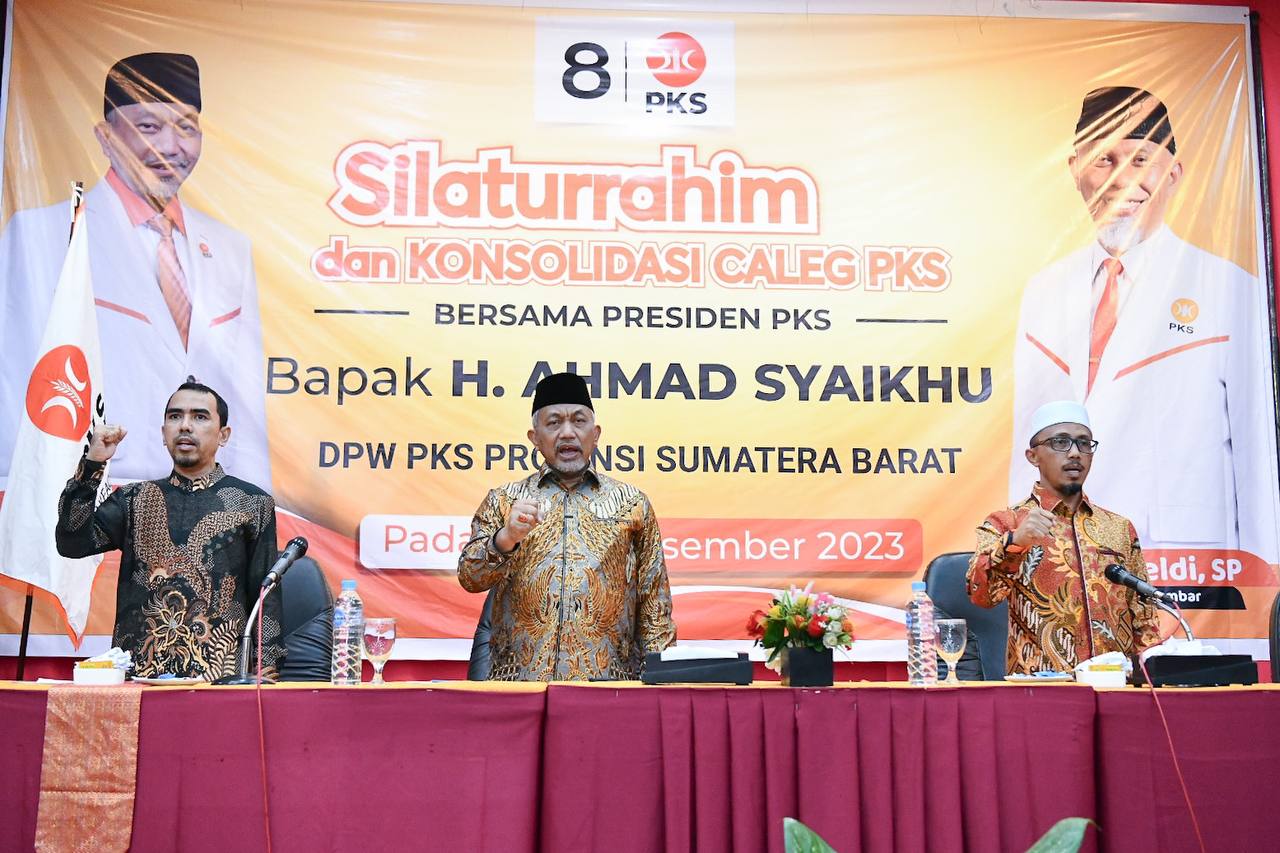 Acara silaturahmi dan konsolidasi caleg PKS bersama Presiden PKDS M.Ahmad Syaikhu di Padang. Sumbar.
