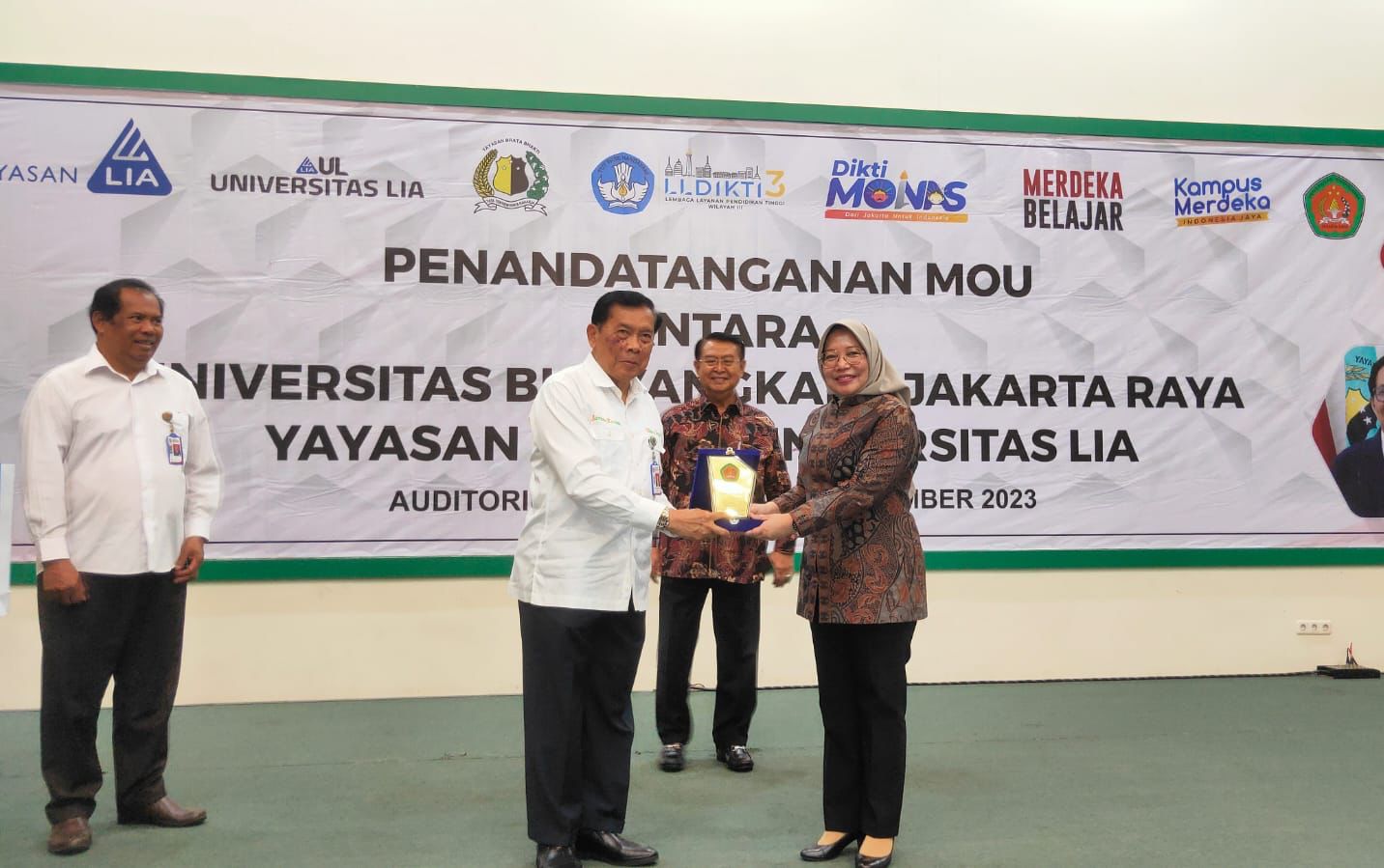 Acara penandatanganan Memorandum of Understanding (MoU) antara Universitas LIA dan Universitas Bhayangkara Jakarta Raya di Jakarta.