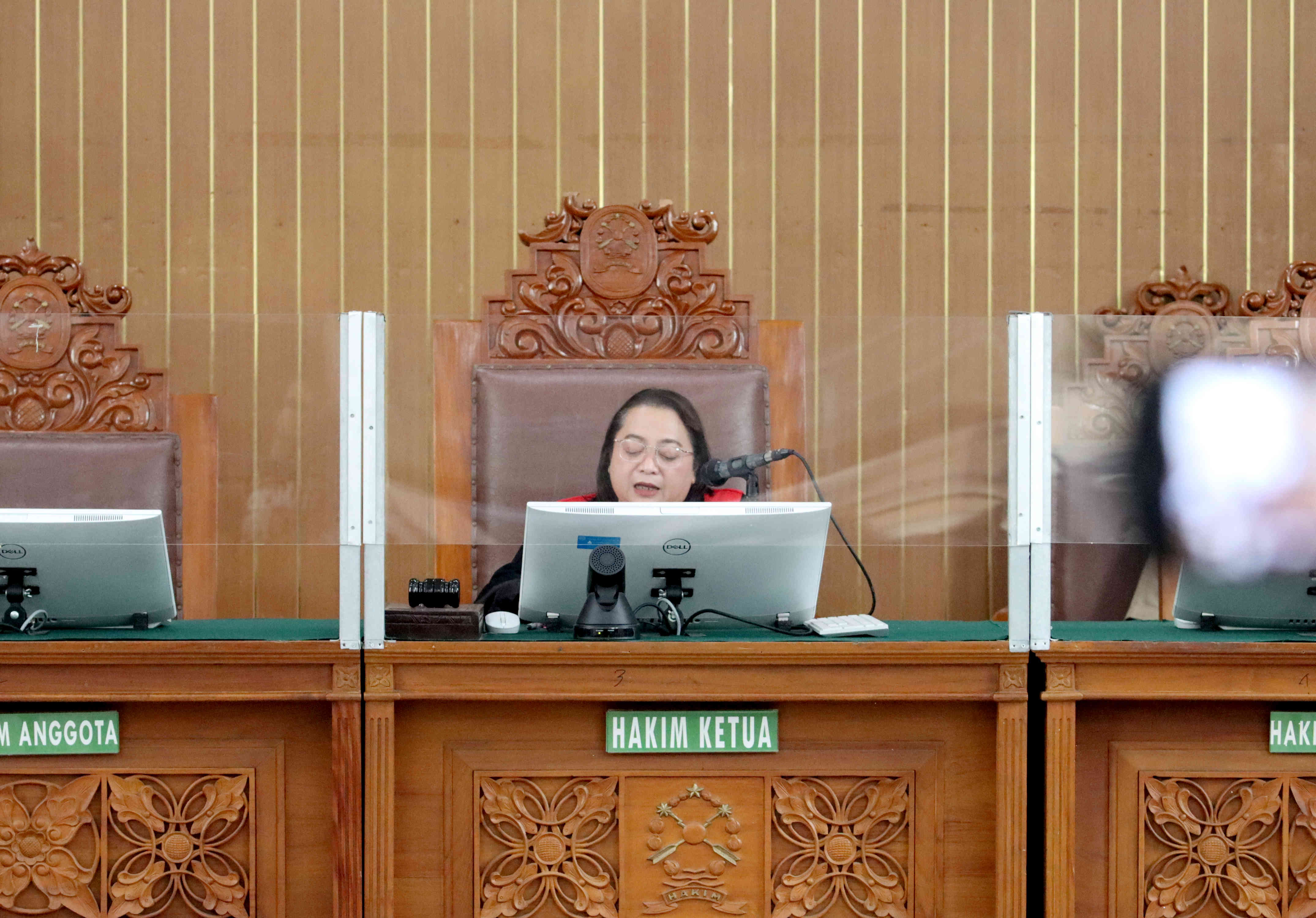 Hakim PN Jaksel membacakan hasil sidang putusan praperadilan Firli Bahuri