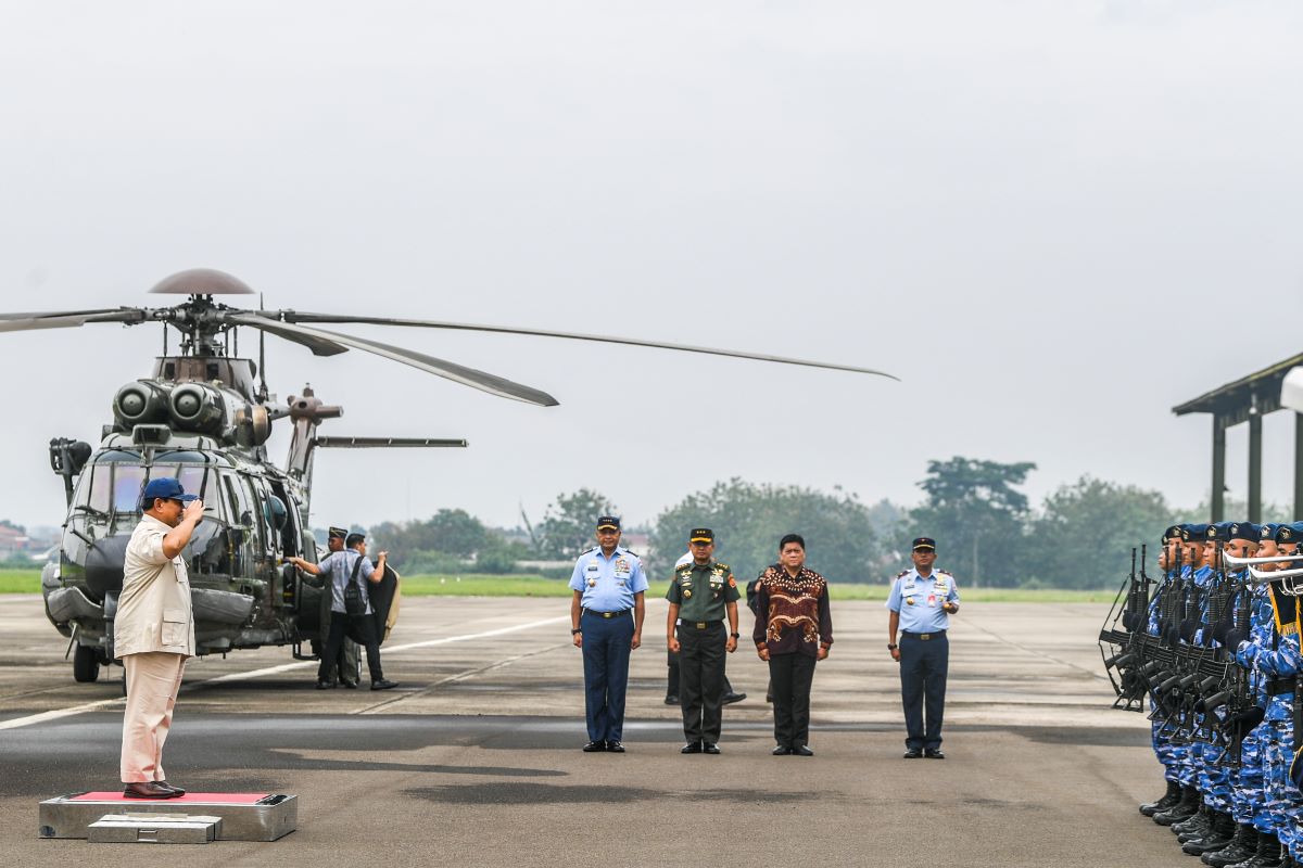 Menhan Prabowo Subianto  acara serah terima helikopter angkut berat Airbus H225M