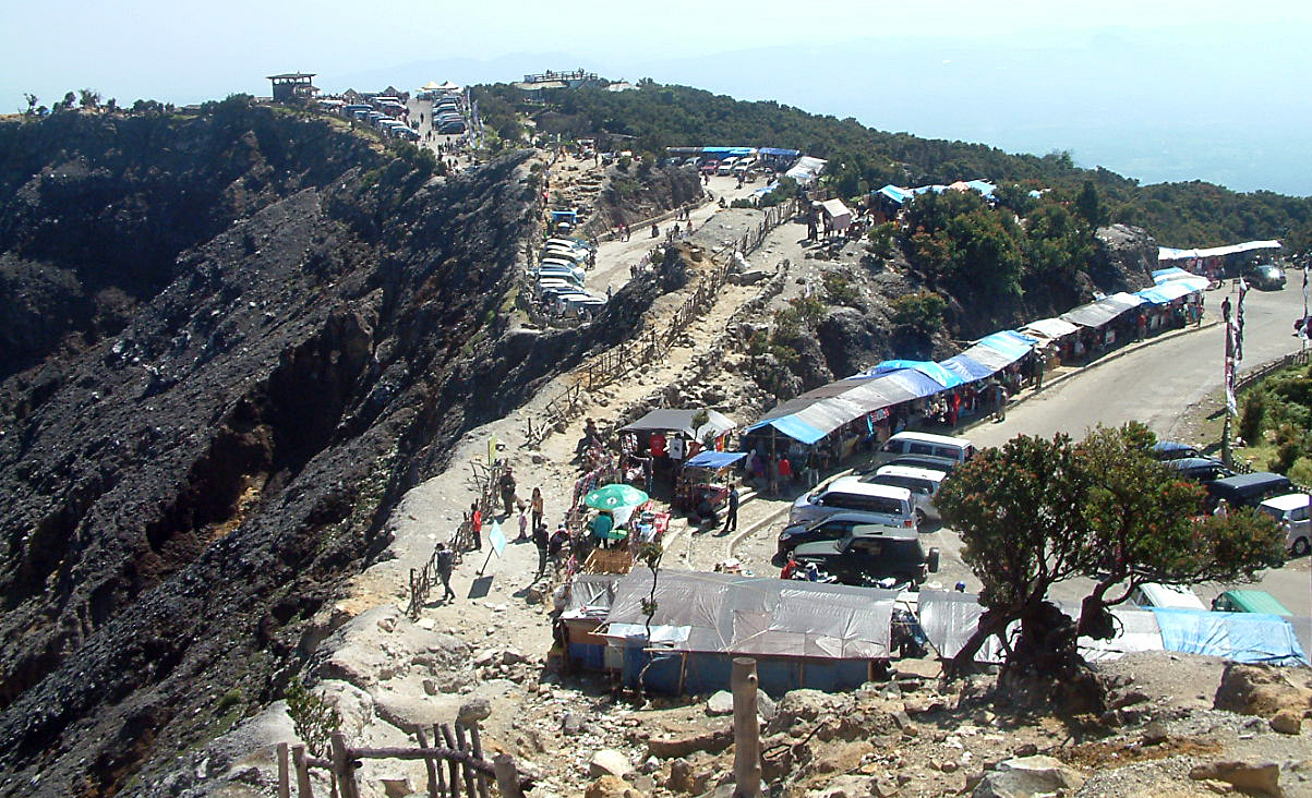 Suasana di objek wisata kawah Tangkubanparahu