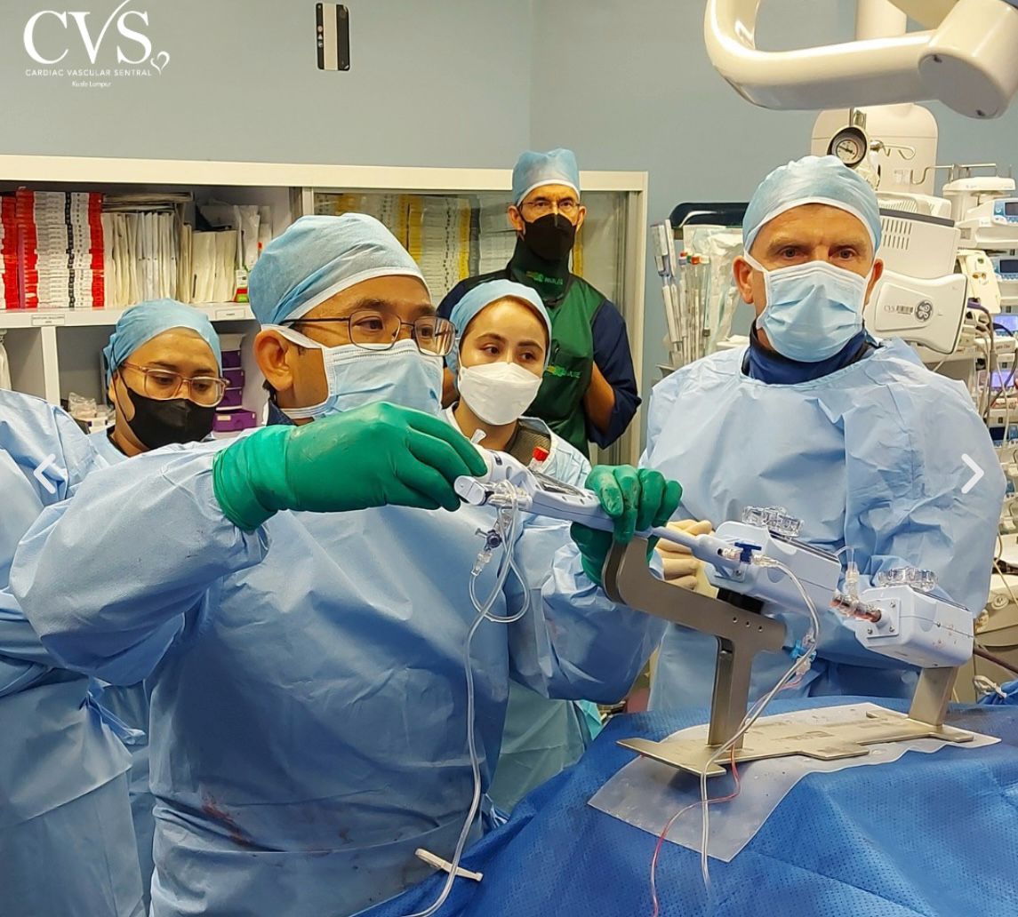 Cardiac Vascular Sentral Kuala Lumpur (CVSKL) sukses melaksanakan prosedur inovatif MitraClip™ untuk atasi Regurgitasi katup mitral jantung.