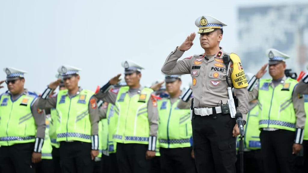 Kepala Korps Lalu Lintas (Kakorlantas) Polri Brigjen Pol Aan Suhanan (depan).