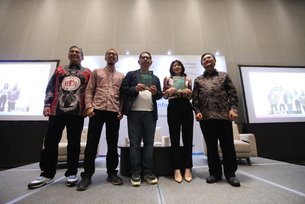 Sejumlah narasumber berfoto bersama usai diskusi HowtoUnderstand BPA Information Correctly, di Jakarta, Rabu (6/12).