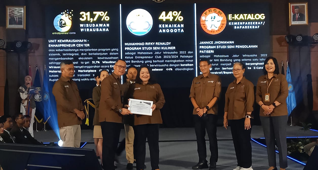 Menteri Pariwisata dan Ekonomi Kreatif Sandiaga Uno di Kampus Politeknik Pariwisata NHI Bandung