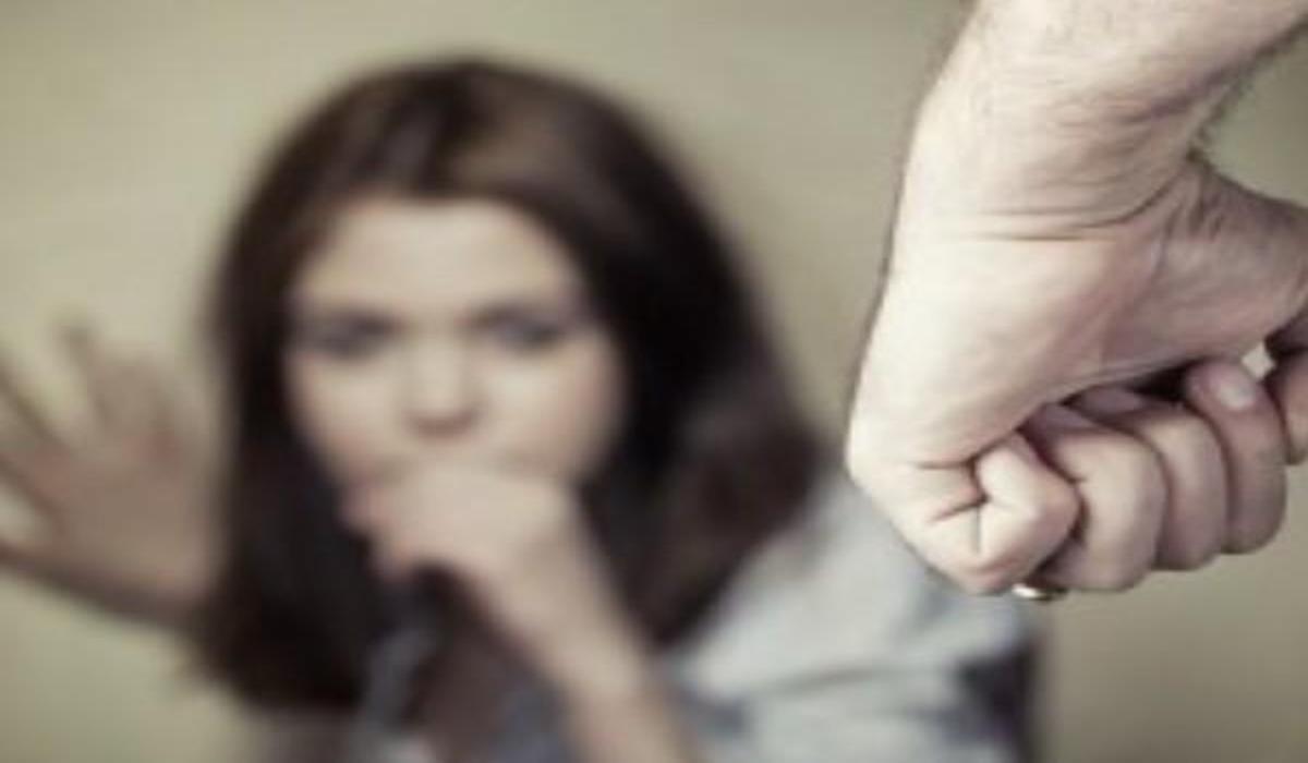 Seoarang ibu muda jadi korban KDRT oleh suaminya anggota brimob