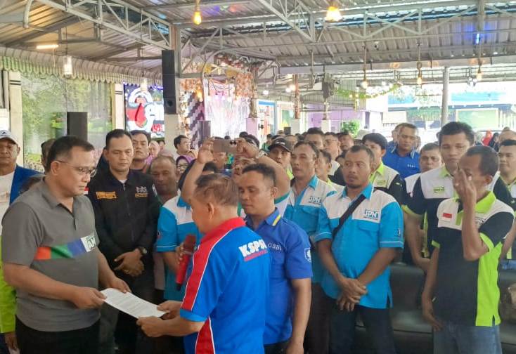 Pertemuan perwakilan 11 Federasi Buruh Sumut memberi dukungan untuk kemenangan pasangan AMIN di Medan, Sumut, Senin siang (18/12/2023)