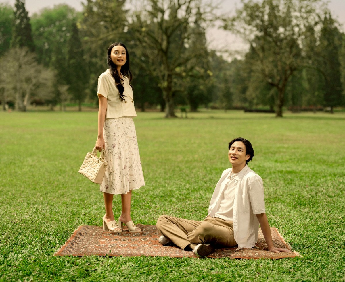 Dalam memilih outfit untuk ke kantor, sebenarnya tidak perlu terlalu bingung jika bisa menyesuaikan dengan style yang diinginkan.