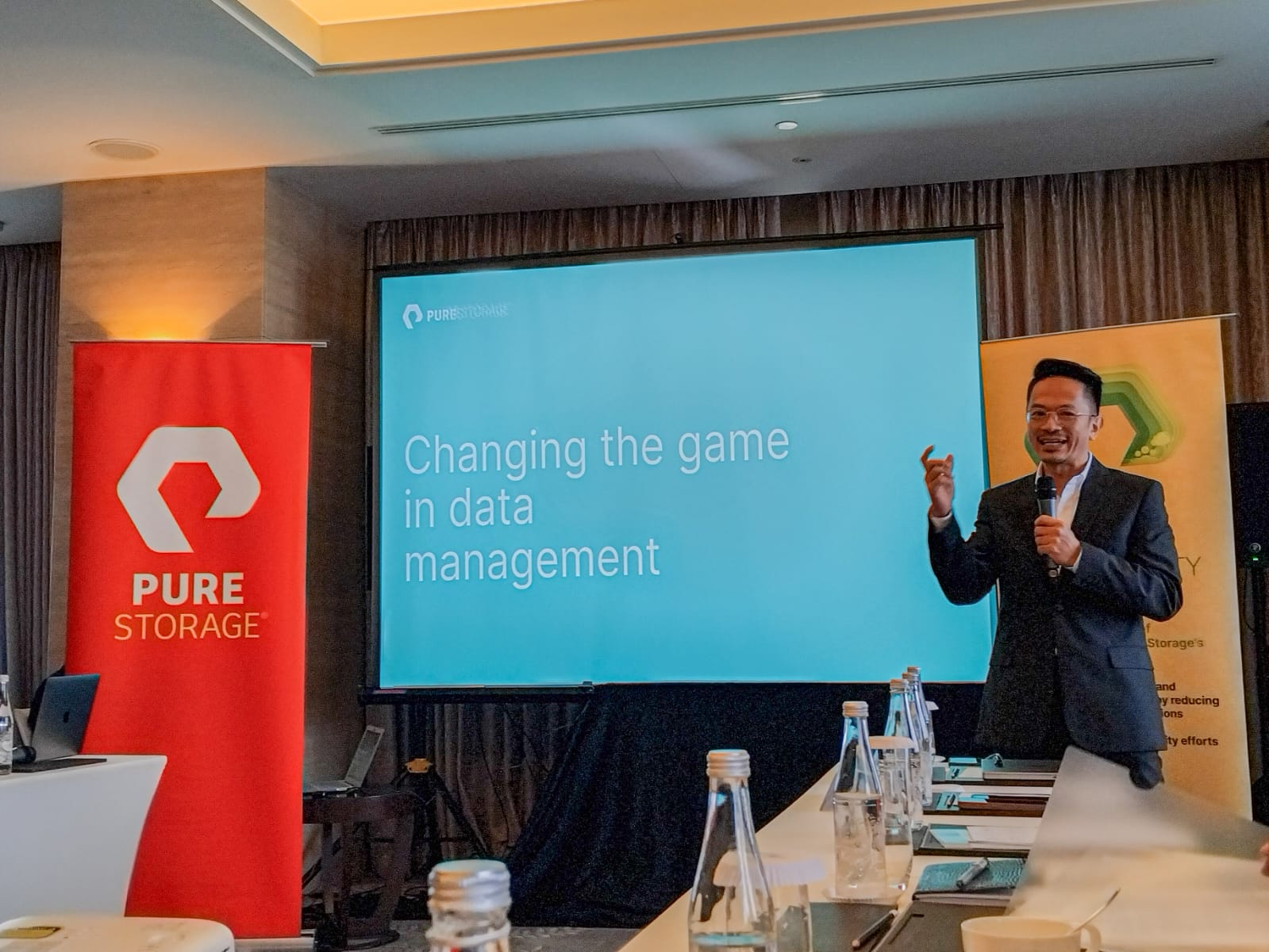 Perkenalan produk terbaru Pure Storages.