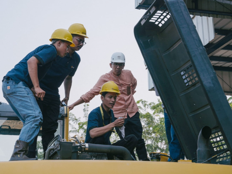 Pelatihan luring Prakerja tentang alat berat diselenggarakan oleh United Tractors, September 2023.