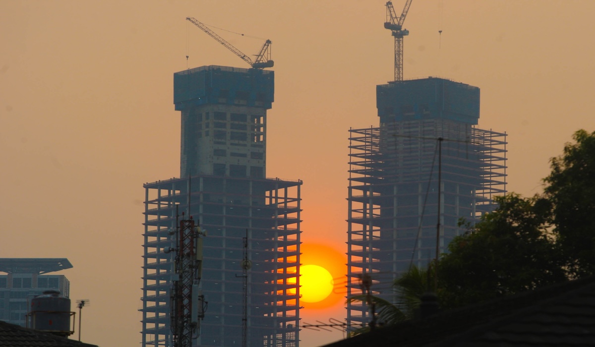 Pembangunan gedung pencakar langit di Jakarta