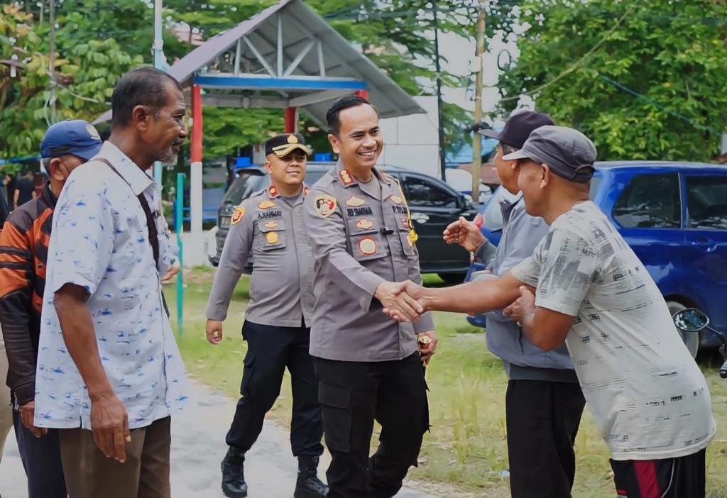 Kapolresta Pekanbaru Kombes Pol Jefri R P Siagian SIK MH (ketiga dari kanan) meninjau langsung wilayah-wilayah rawan konflik jelang pemilu.