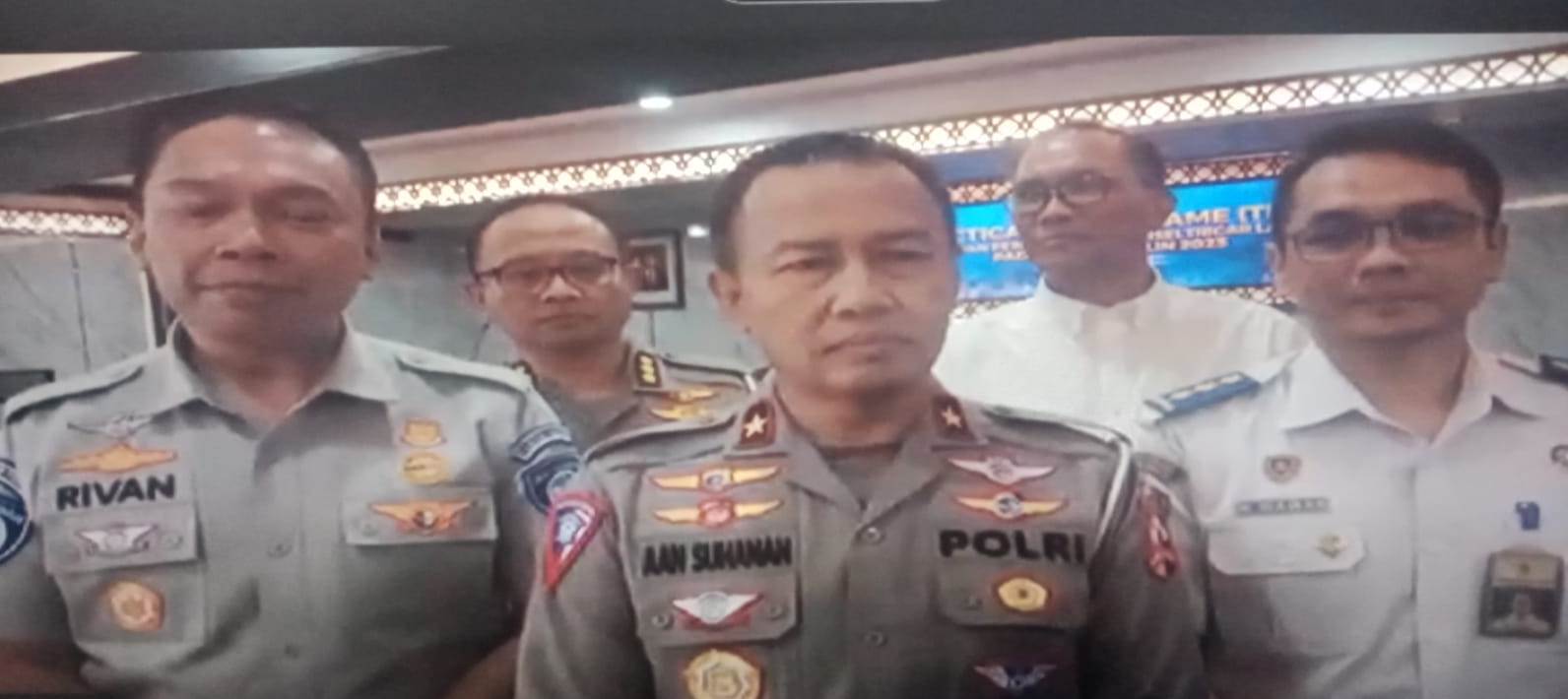 Kakorlantas Polri Brigjen Pol Aan Suhanan (tengah) memimpin kegiatan 'Tactical Floor Game' (TFG) kesiapan pengamanan Operasi Lilin 2023.