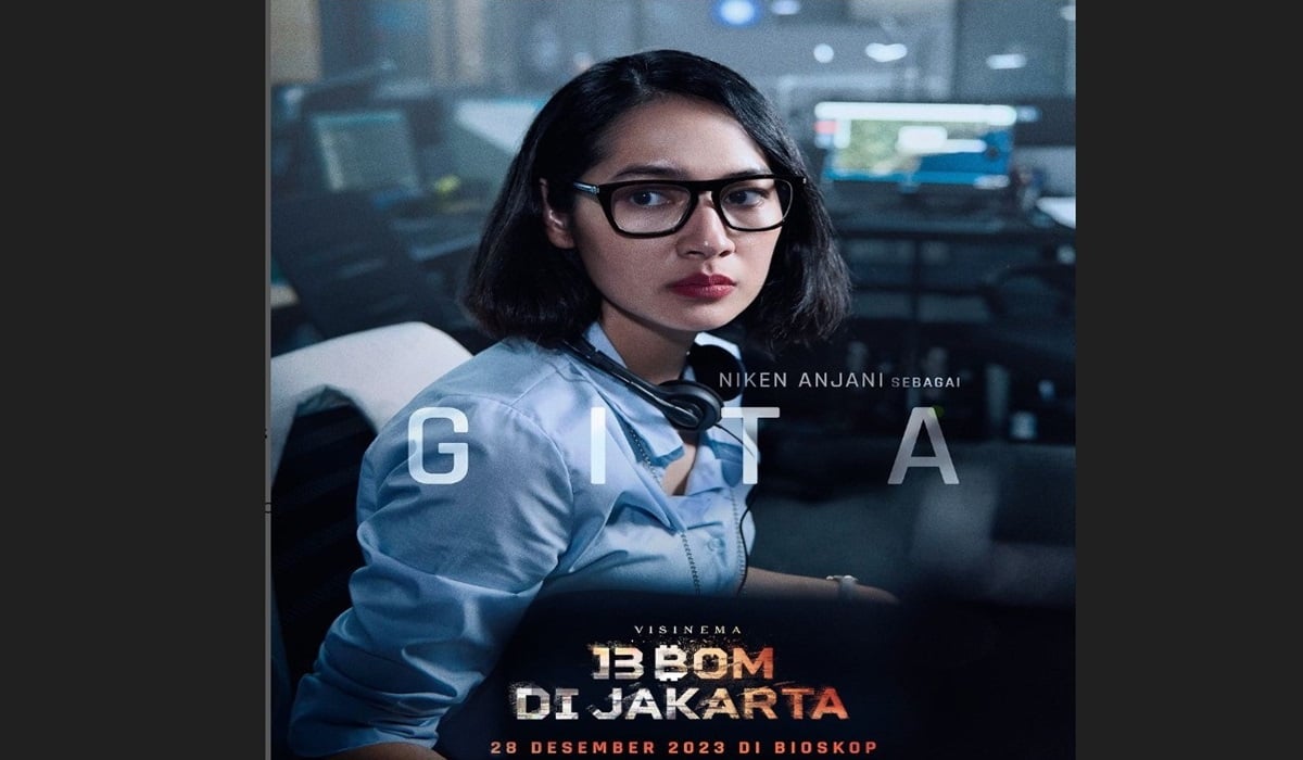 Poster yang menampilkan karakter Gita yang diperankan Niken Anjani di film 13 Bom di Jakarta.