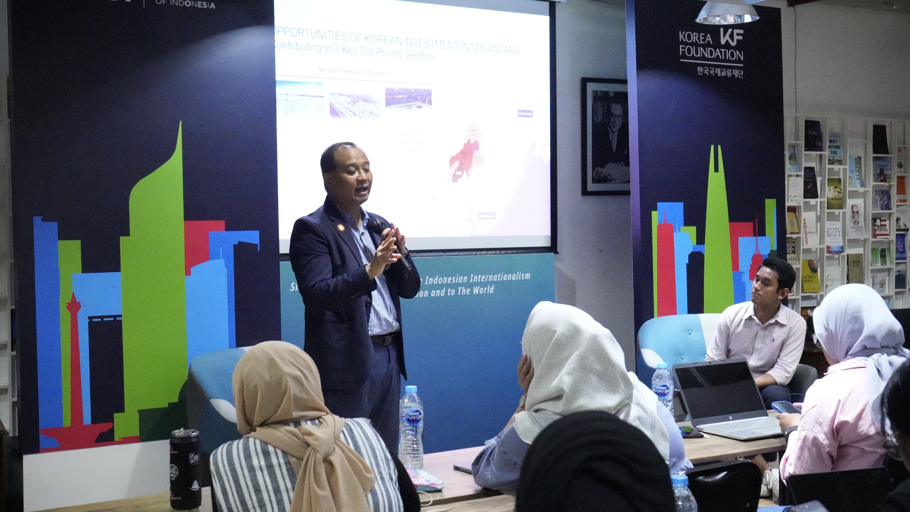 Deputi Bidang Pendanaan dan Investasi Badan Otorita Ibu Kota Nusantara (OIKN) Agung Wicaksono memberikan paparan.