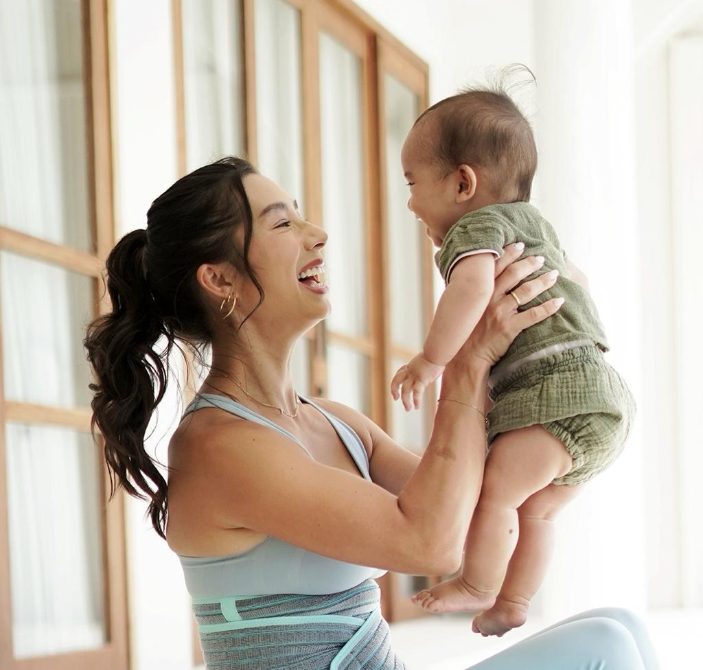 Jennifer Bachdim mengaku dirinya menggunakan korset untuk mencegah nyeri dan tegang pada punggung.