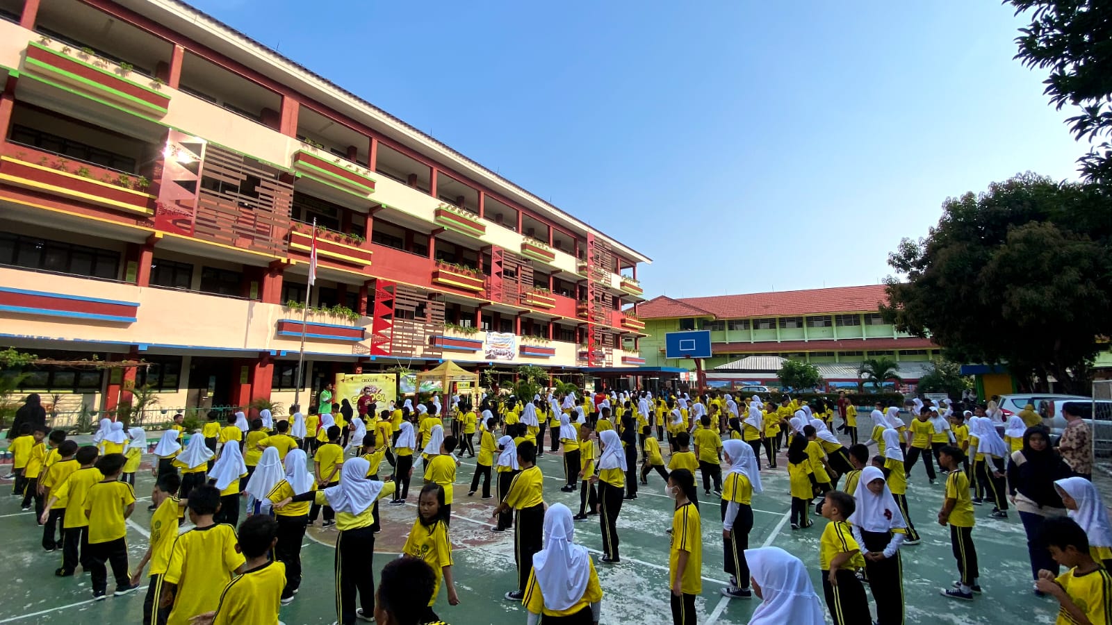 Lotte Choco Pie mengambil inisiatif mengadakan kegiatan sampling di sekolah-sekolah dasar yang tersebar di wailayah Jabodetabek.