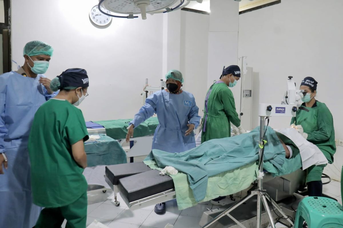 Kemensos Gelar Operasi Katarak Gratis di Jayapura