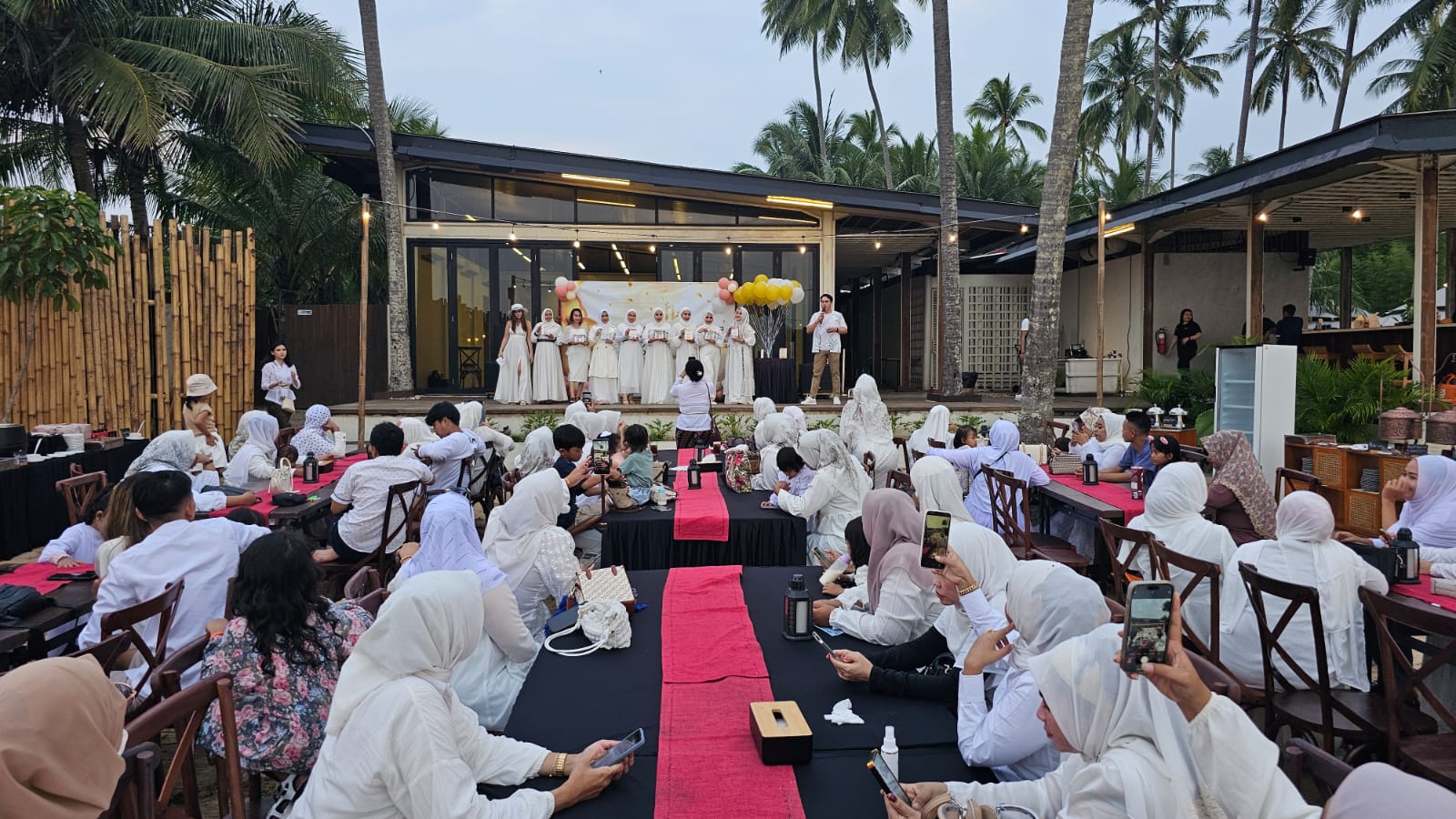 Acara soft launcing produk Innerlight di Anyer, Banten.