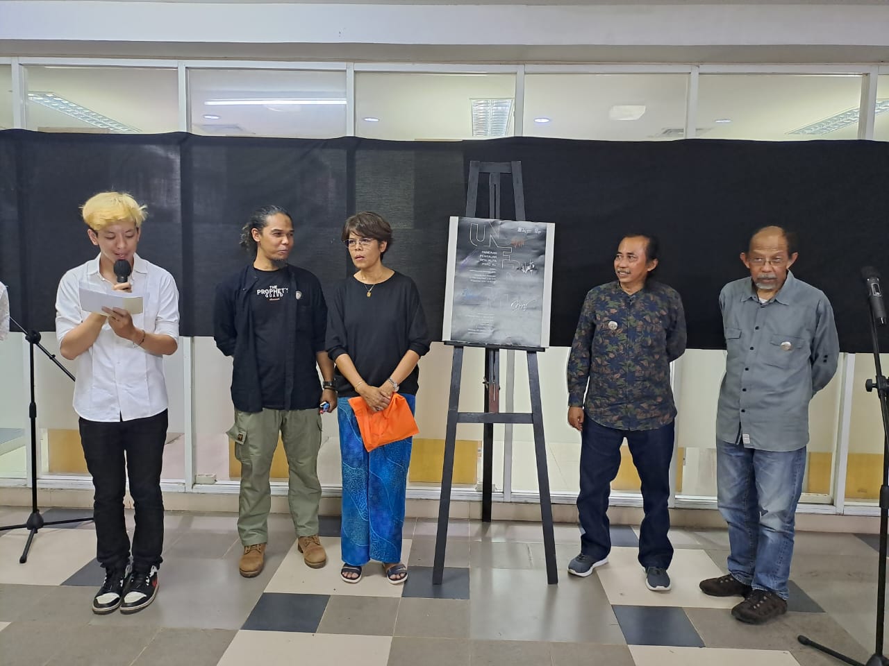 Pameran karya dosen FSRD IKJ. 