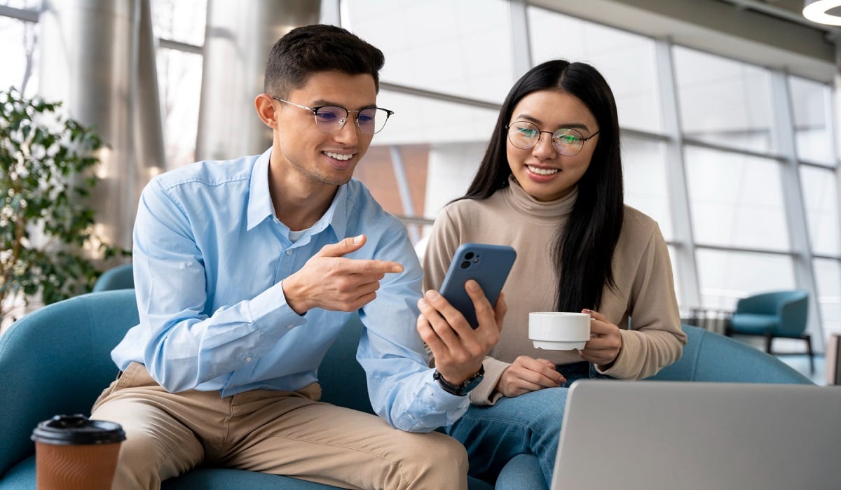 Ilustrasi aplikasi cari teman