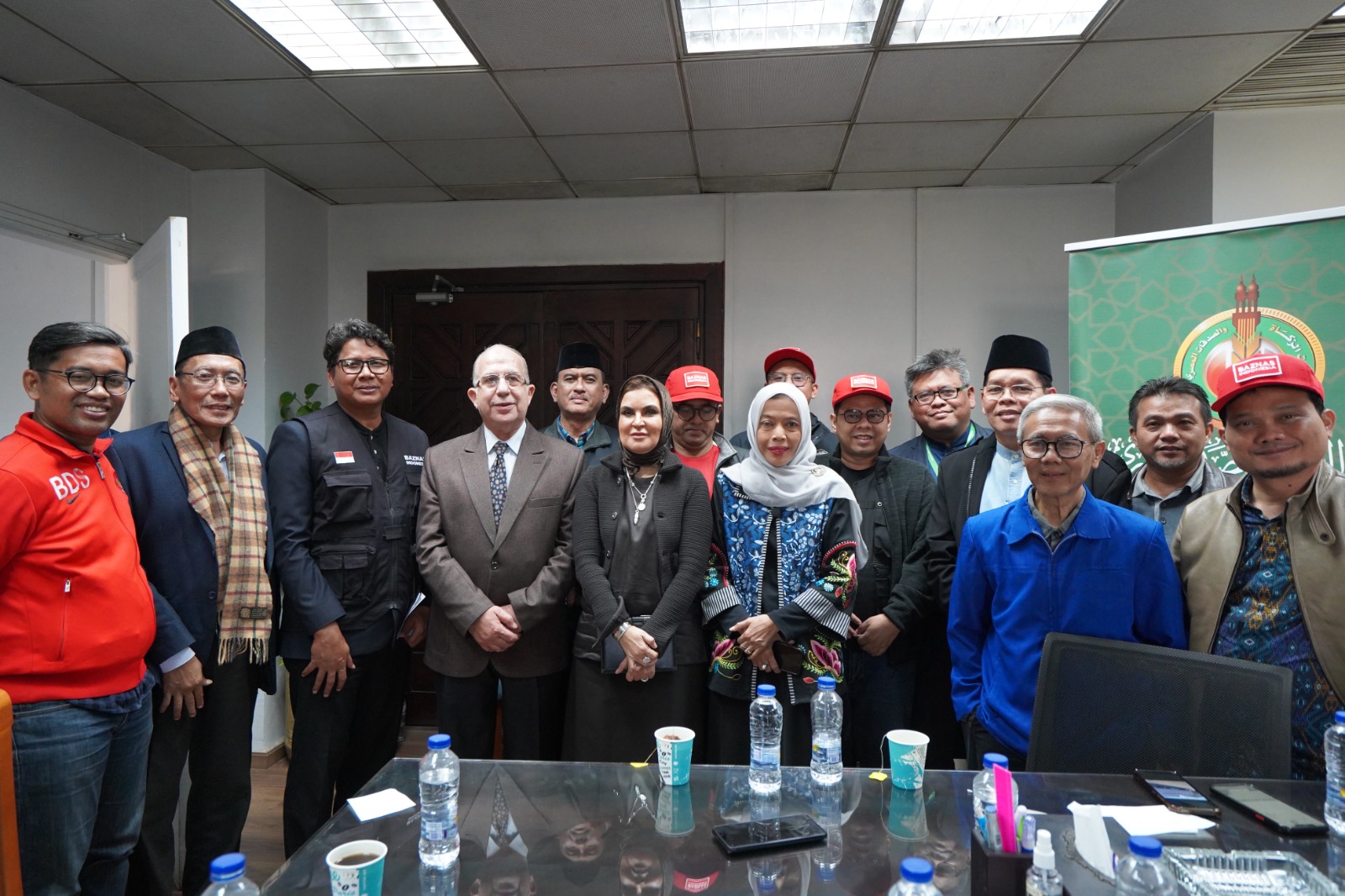 Baznas RI bersama para mitra menggandeng Bayt Zakat Wa As-Shadaqat di Mesir untuk mengirimkan bantuan bagi masyarakat Palestina.