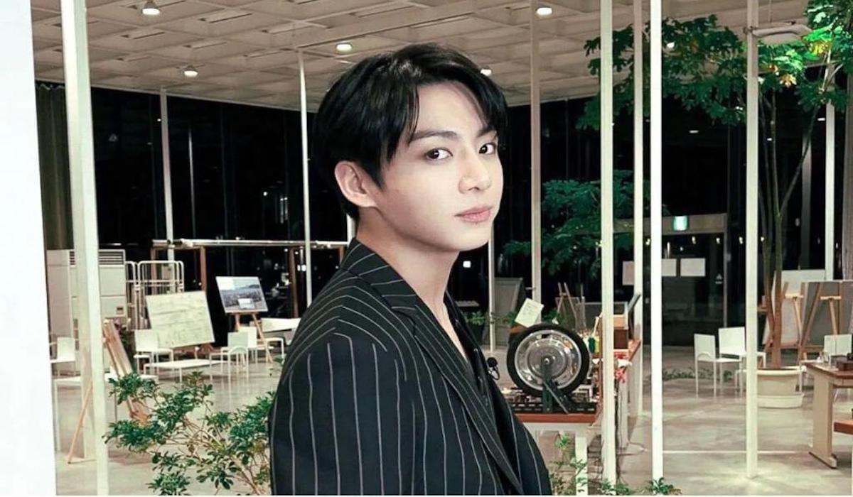 Jungkook BTS mulai melepas anting-anting di wajahnya