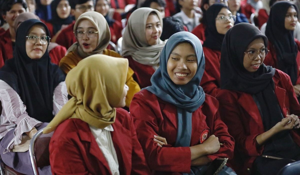 Ganjar saat berdialog bersama mahasiswa dalam kuliah kebangsaan di Convention Hall Universitas Muhammadiyah Cirebon (UMC)