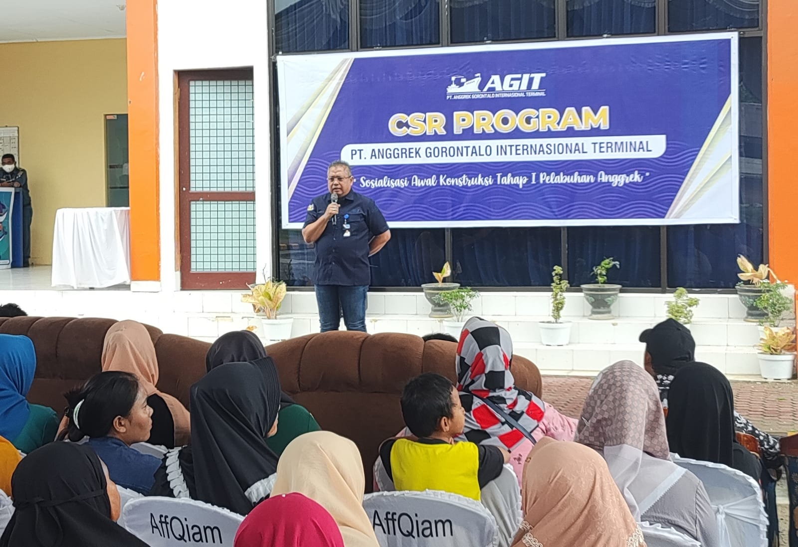 PT AGIT menyalurkan 500 paket sembako secara gratis kepada masyarakat di Desa Ilangata, Kabupaten Gorontalo Utara.