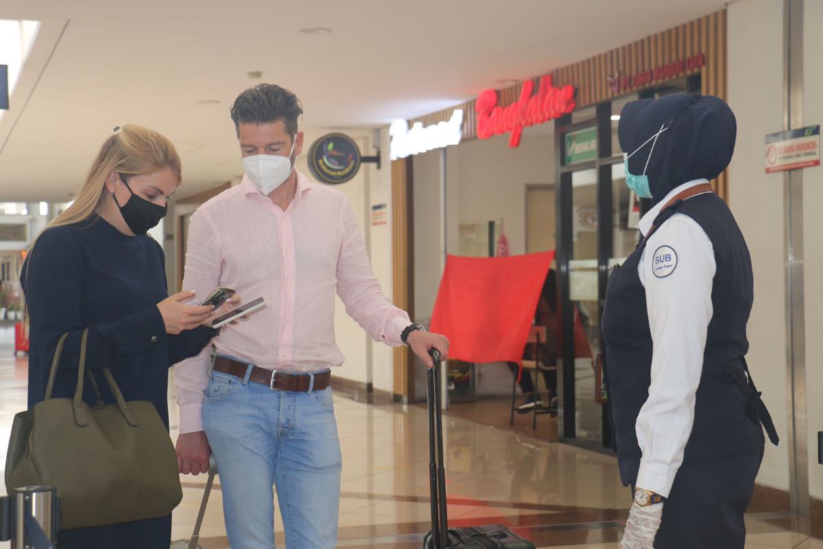 Ilustrasi protokol kesehatan di bandara