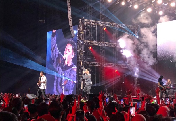 Noah menampilkan konser The Great Journey of Noah berlangsung di Beach City International Stadium Ancol, Jakarta, Minggu (3/12).