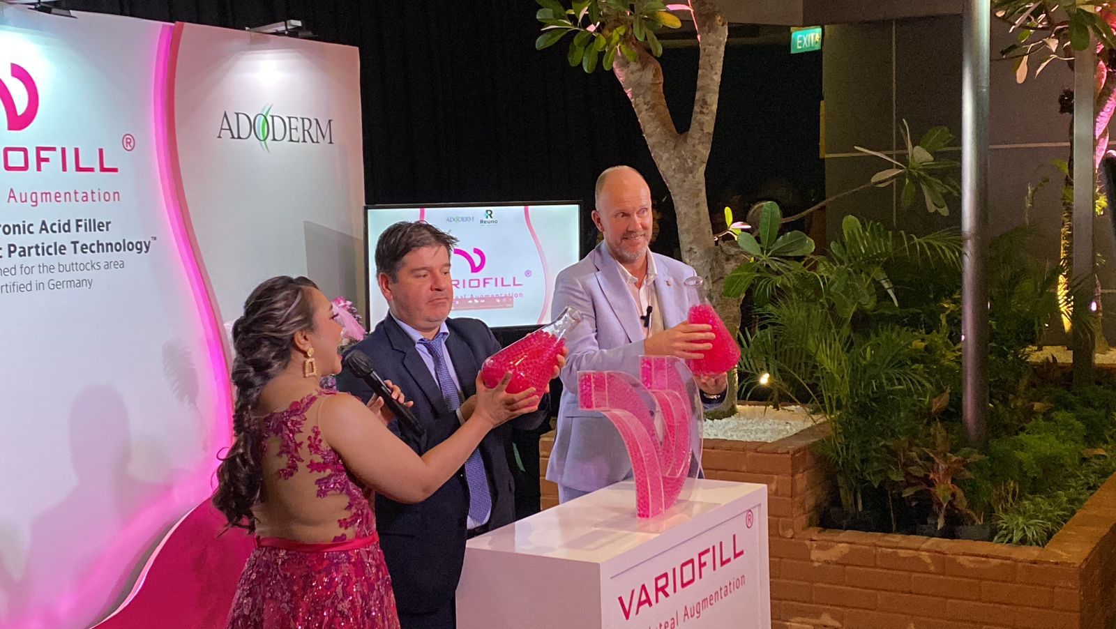 Acara pengenalan produk perawatan body filler, Variofill Augmentasi Gluteal, di Jakarta, Sabtu (2/12).