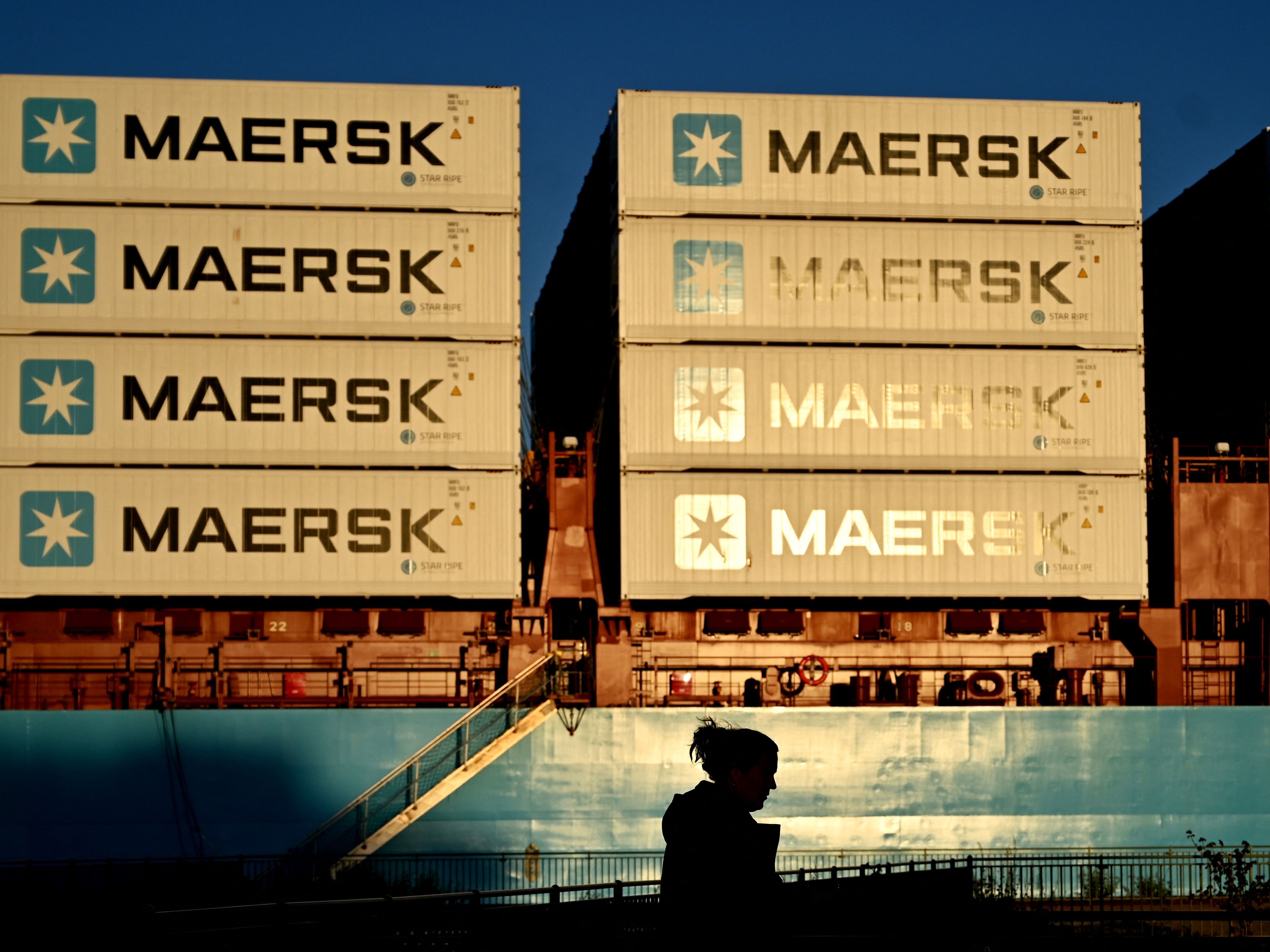 Kontainer perusahaan pelayaran dan logistik Denmark Maersk terlihat di Kopenhagen, Denmark, pada 14 September 2023.