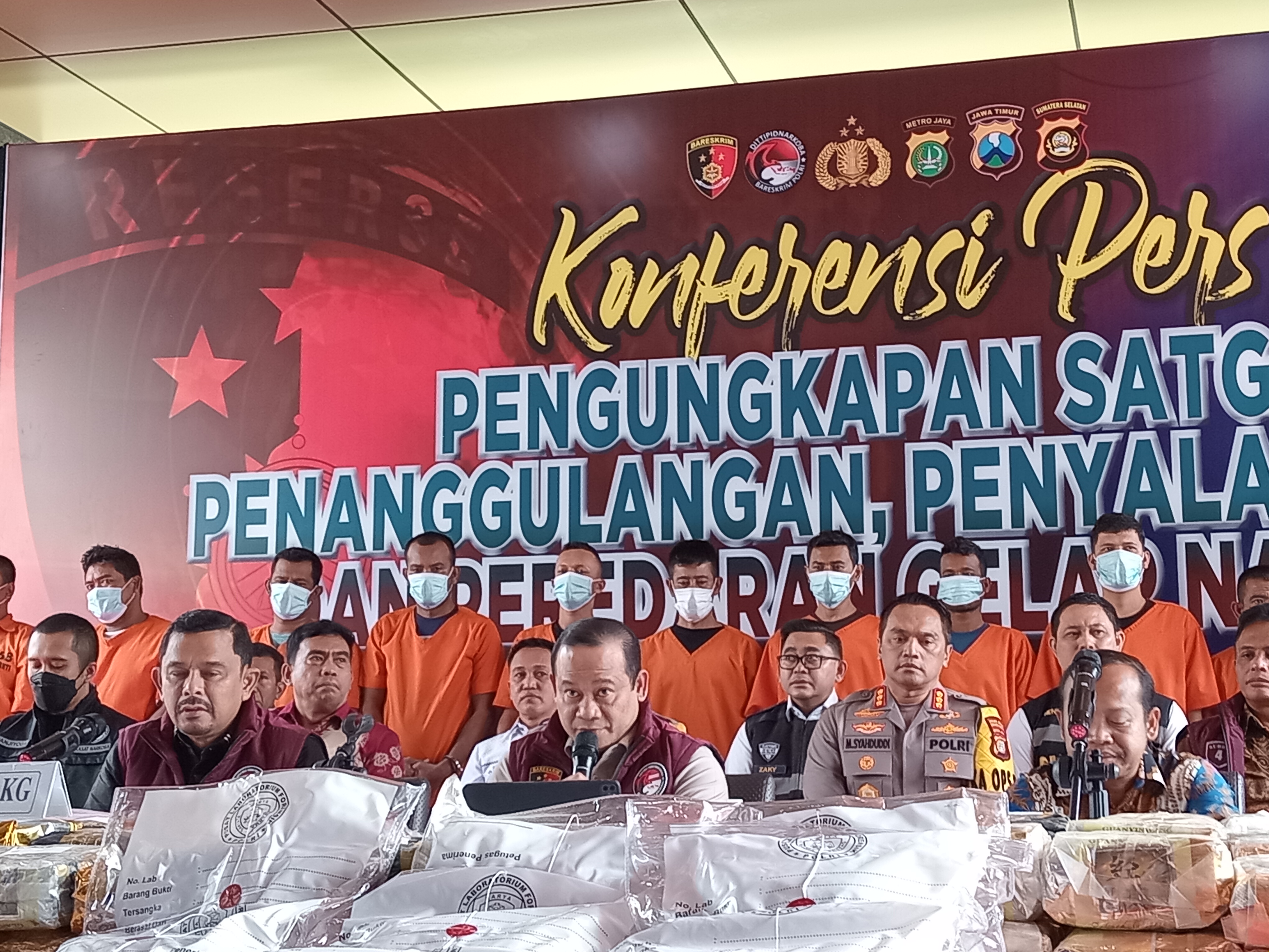 Dari penangkapan belasan ribu tersangka, terdapat 13 kasus menonjol yang berhasil diungkap tim Satgas Penanggulangan Narkoba. 