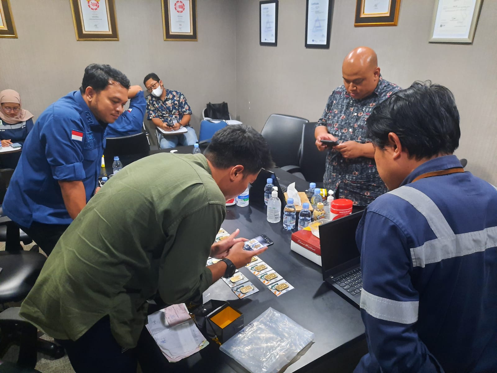 Kejagung menyita belasan keping emas dari Kantor UBPP LM PT Antam di Jakarta Timur. 
