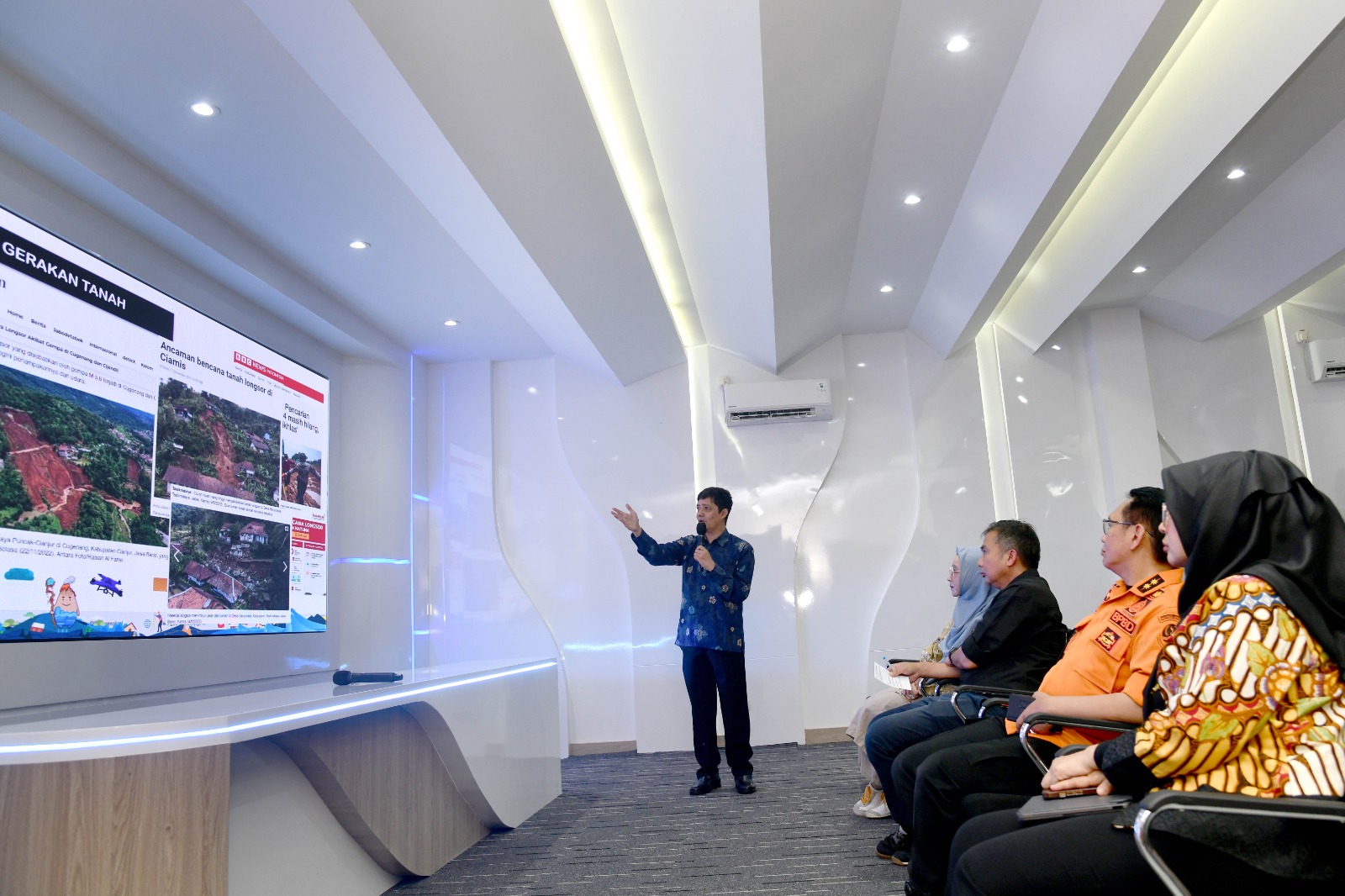 Kurangi Dampak Bencana, Pj Gubernur Jabar Temui Badan Geologi