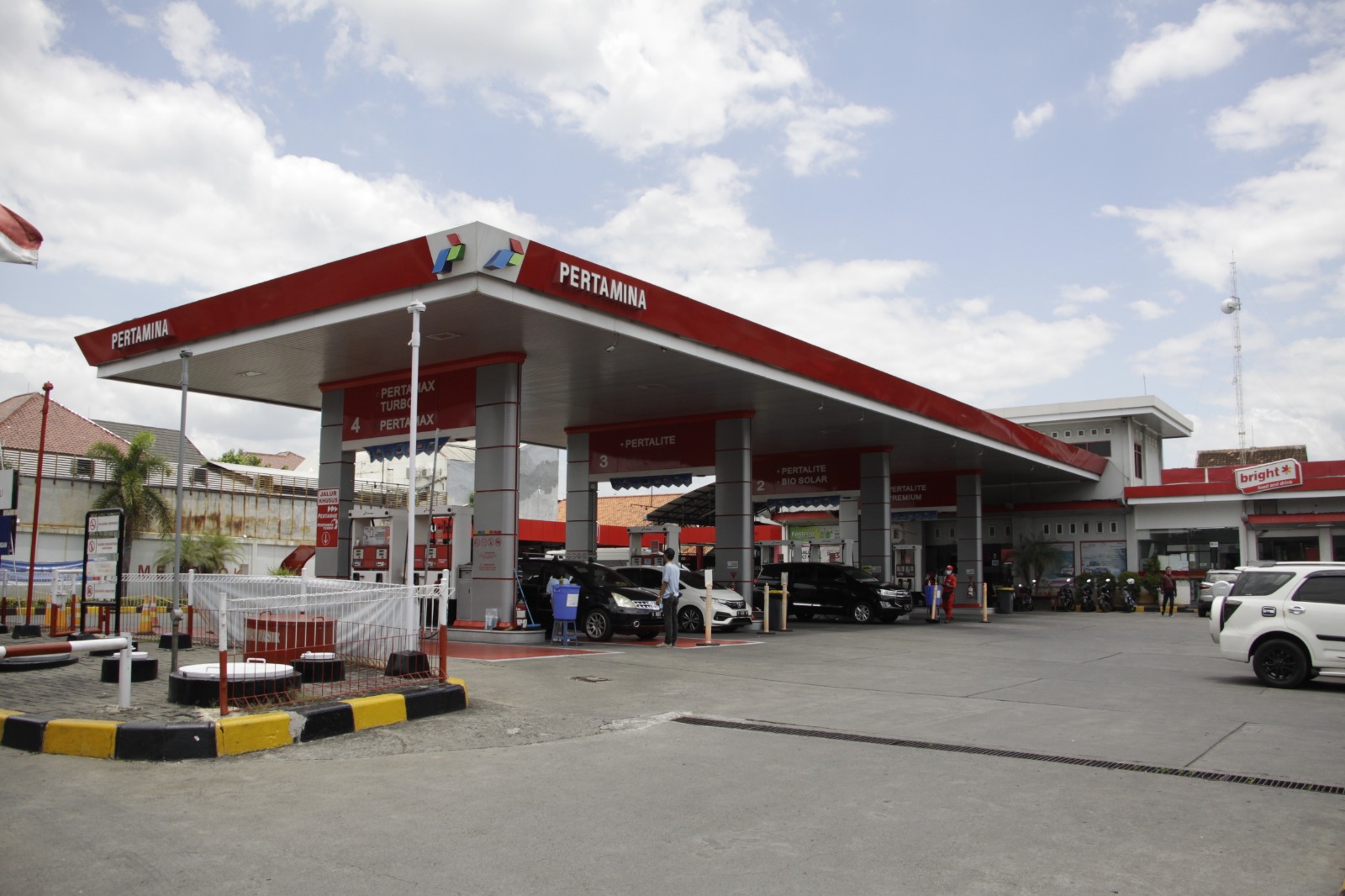 Pertamina siap menyalurkan bahan bakar selama perayaan Hari Natal 2023 dan Tahun Baru 2024.