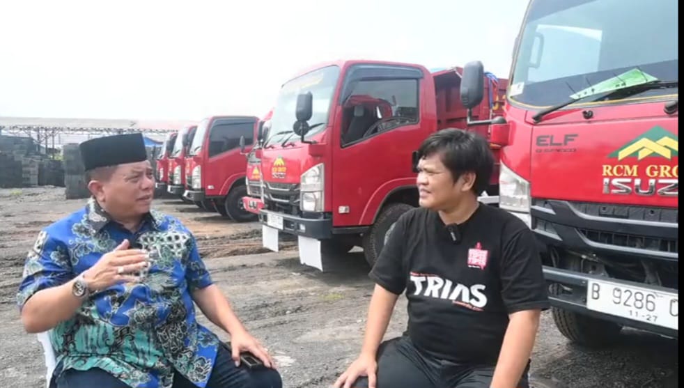 Tokoh masyarakat Kabupaten Padang Lawas Utara, Hamsiruddin Siregar (kiri)