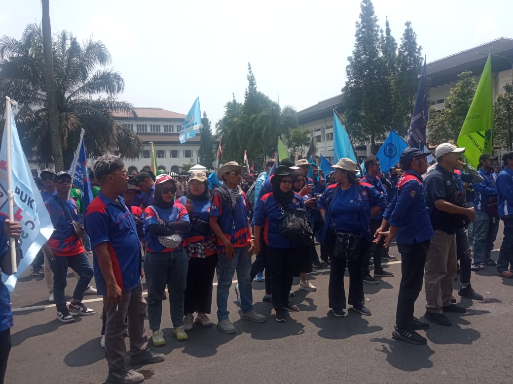 Tuntut Koreksi UMK, Buruh Jawa Barat Turun ke Jalan Lagi