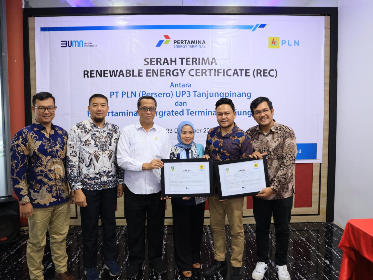 Aksi Nyata Green Energy Terminal, PET Meraih Sertifikat Energi Terbarukan 