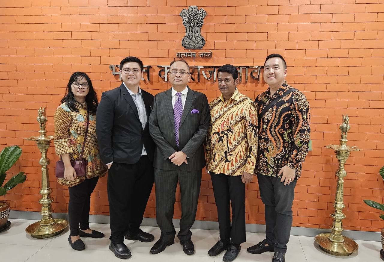 Duta Besar India untuk Indonesia, H.E. Sandeep Chakravorty, bertemu dengan IKA UPH di Jakarta.