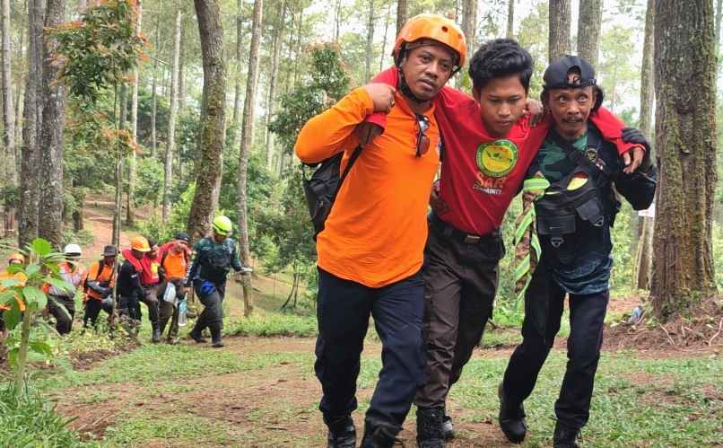 Latihan SAR di Hutan Gunung Tangkuban Parahu