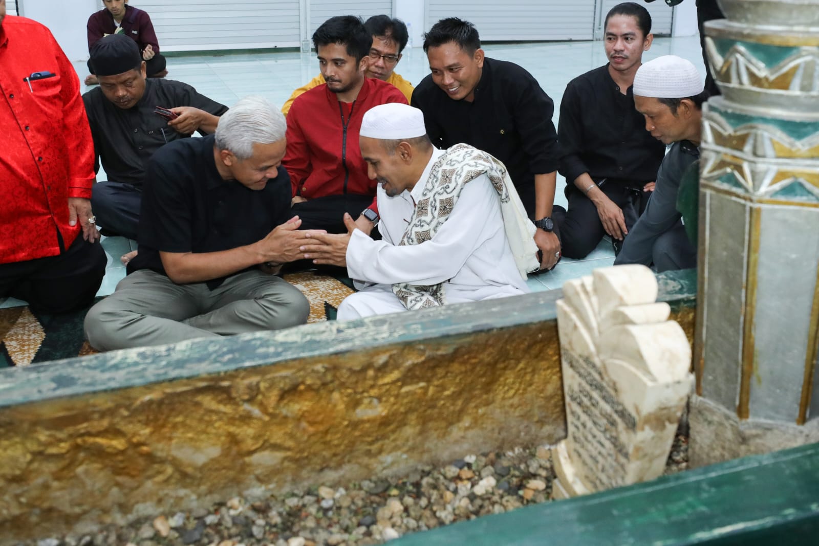 Ganjar Pranowo berziarah ke makam Al-Habib Idrus bin Salim Al-Jufri
