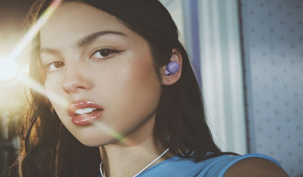 Headphone edisi terbatas LinkBuds S x Olivia Rodrigo