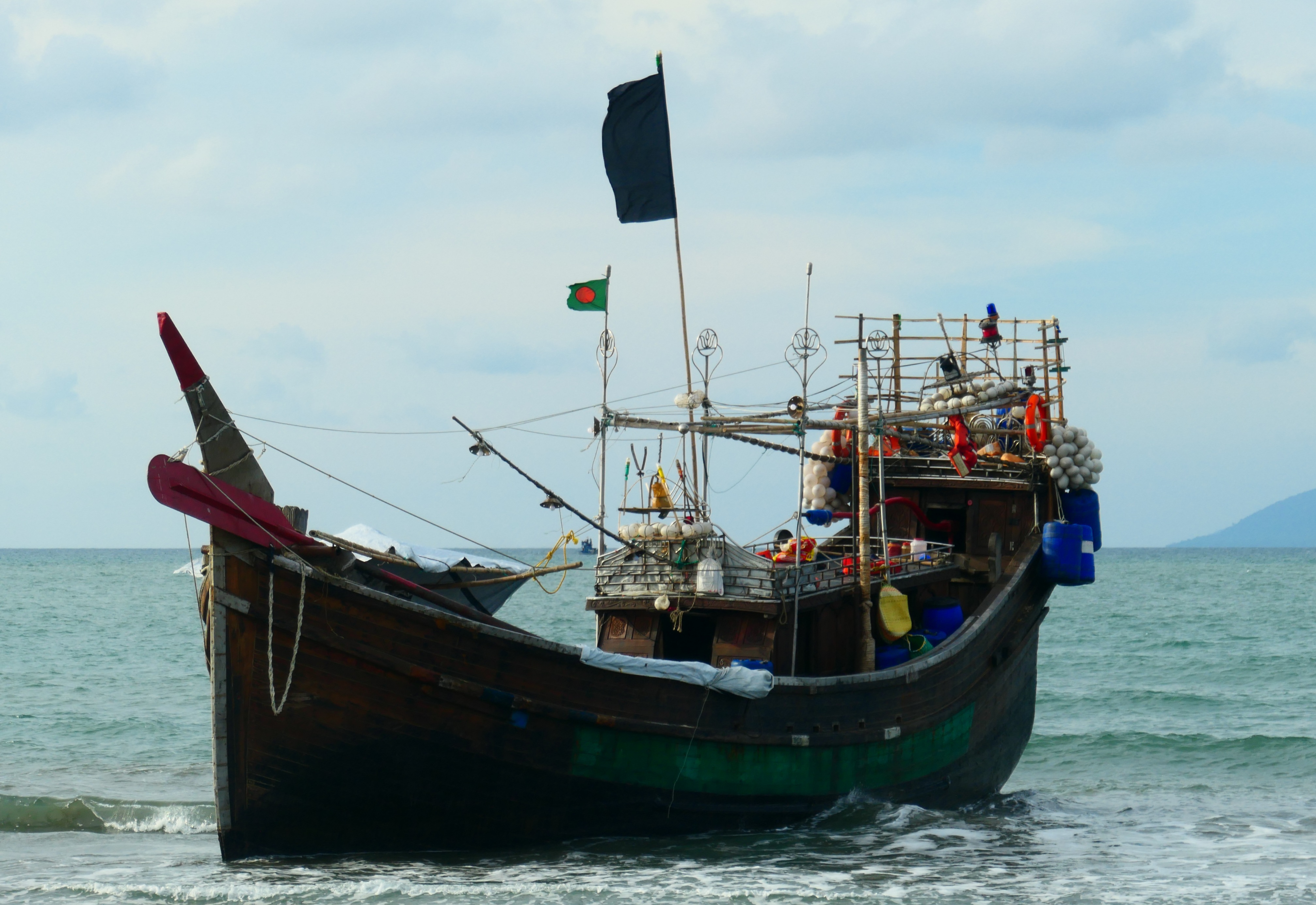 Kapal pengungsi Rohingya yang terdampar di Aceh